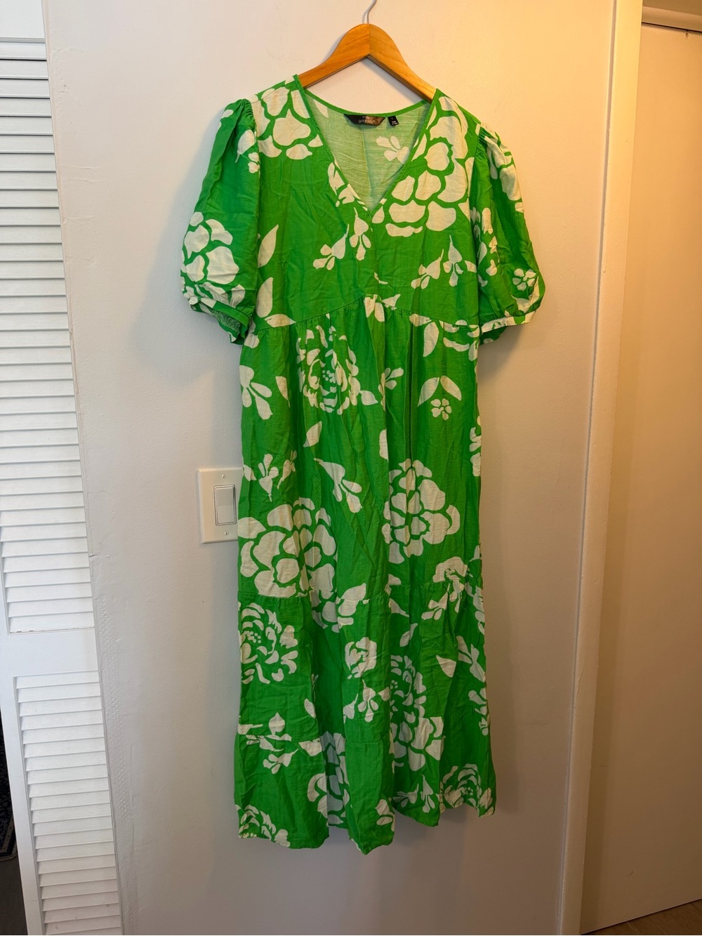 Vivid Green Floral Midi Dress with Puff Sleeves